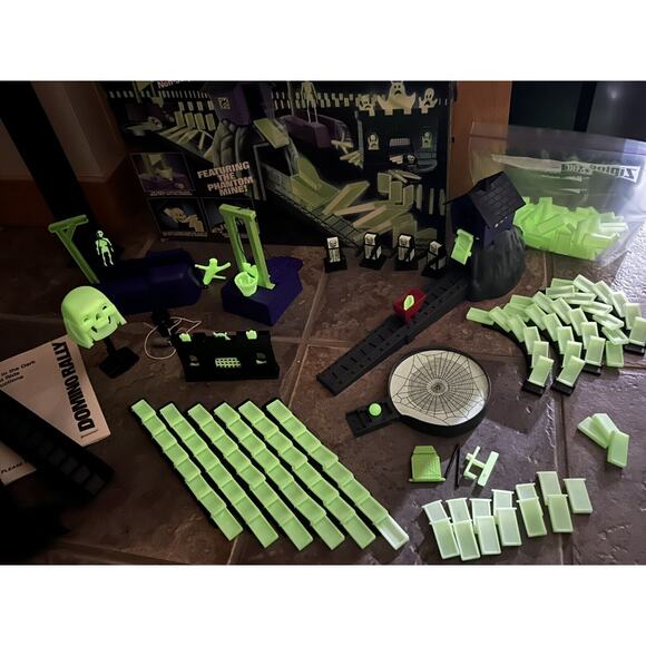 VINTAGE Domino Rally Glow in the Dark Ghost Ride Near Complete Pressman 1991 - Picture 2 of 10